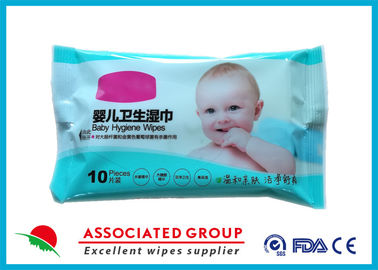 El bebé antibacteriano del agua limpia el pequeño paquete con los ingredientes de la planta de soja
